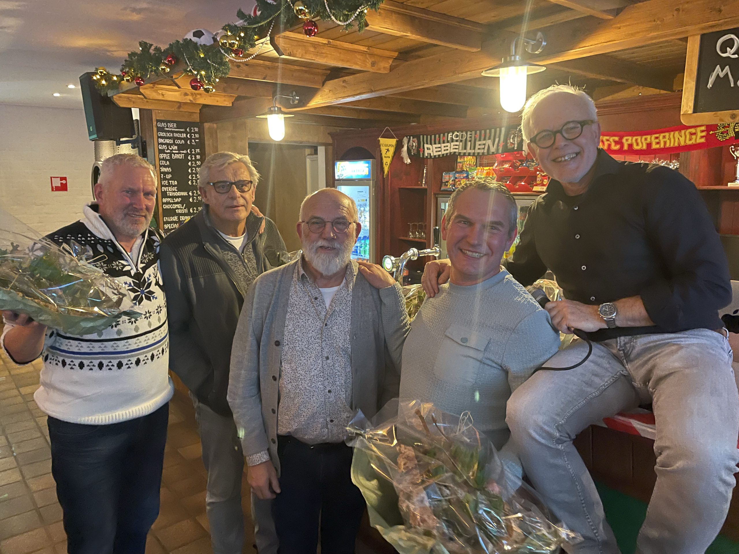 Jubilarissen SV Almen, vlnr Steven Diepeveen, Herman Poesse, Herman van Zeijts, Erwin Berends en Bert Wentink
