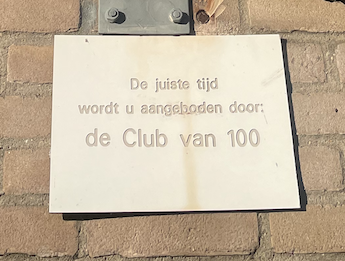 Klok - cadeau van Club van 100